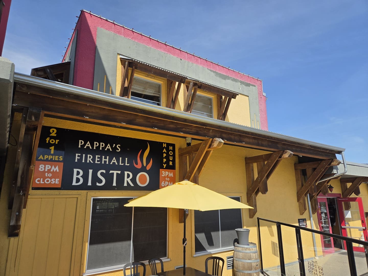 Pappa's Firehall Bistro - Oliver