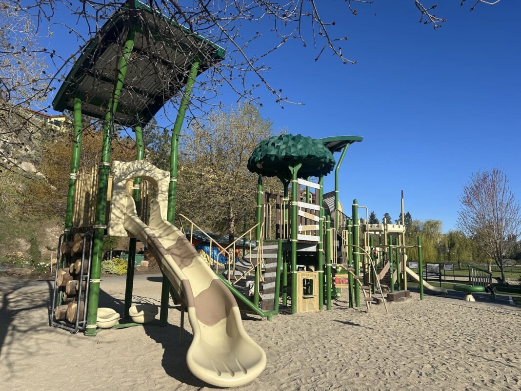 Peach Orchard Beach Park, Summerland