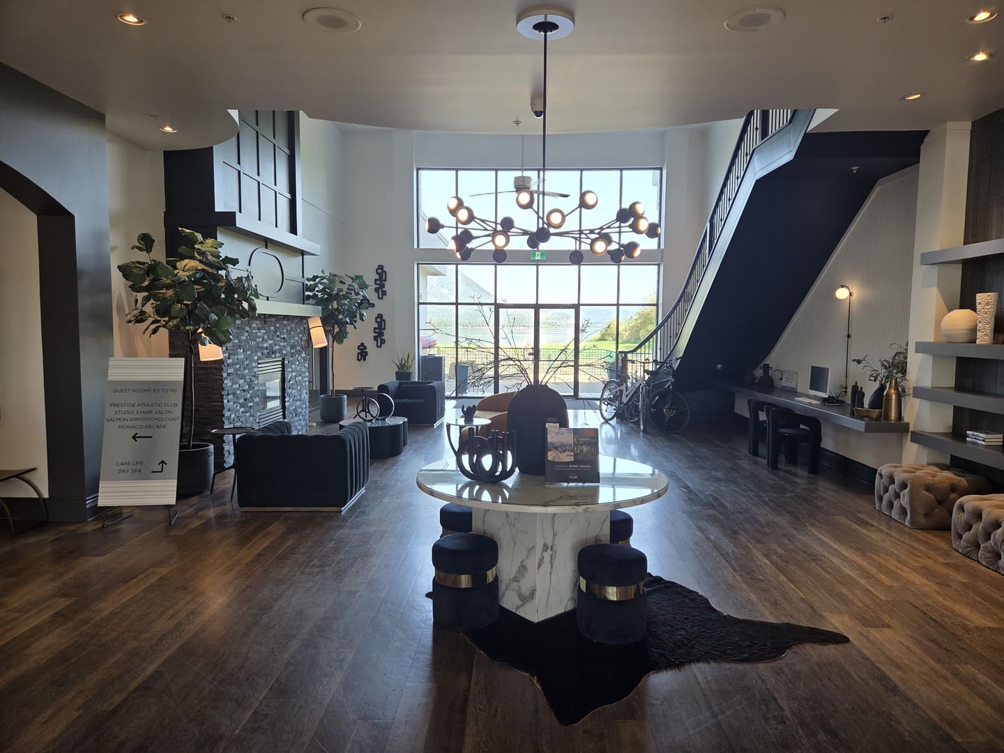 Lobby Prestige Harbourfront Resort in Salmon Arm