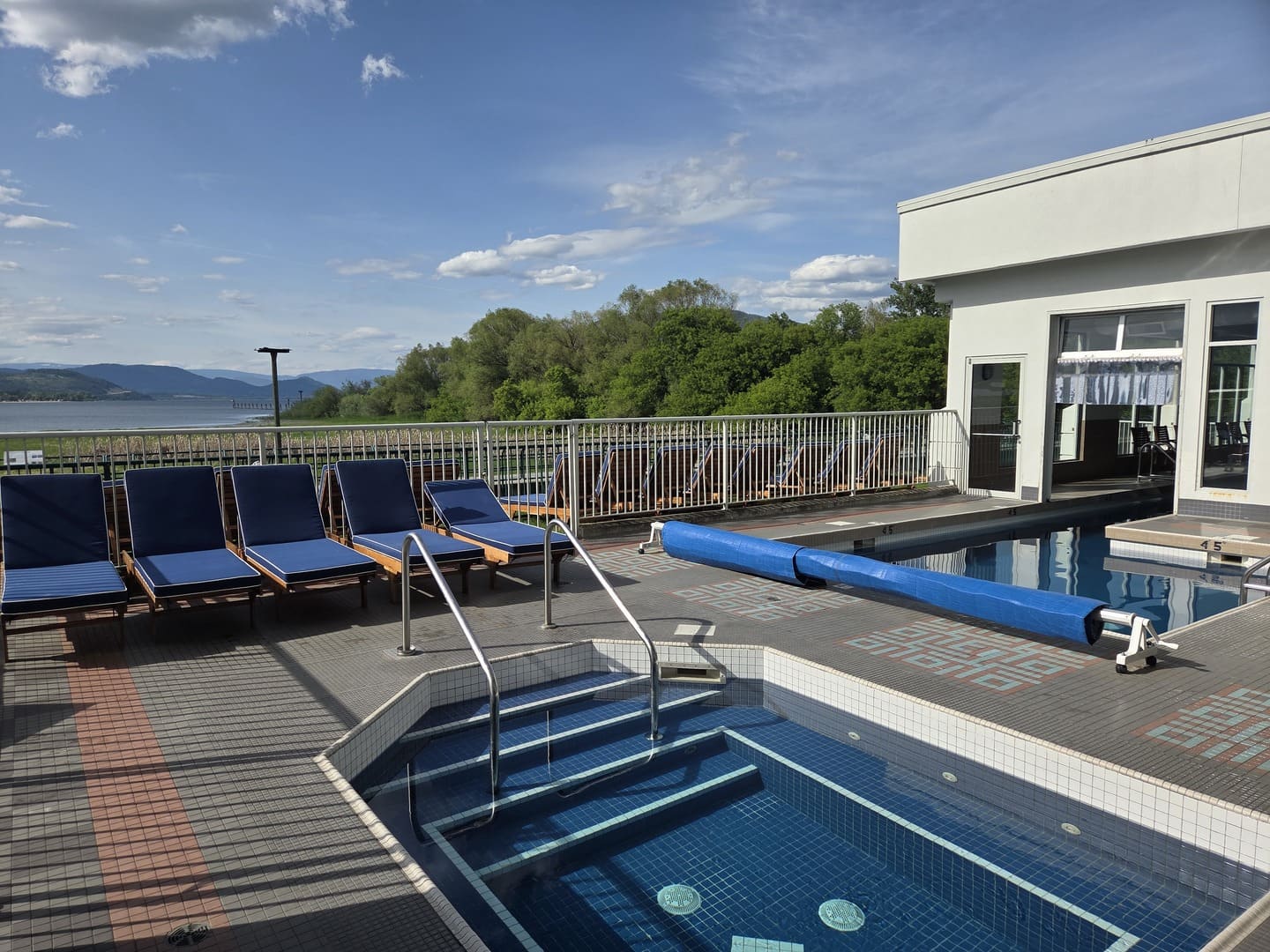 Prestige Harbourfront Resort in Salmon Arm Pool Area Hot Tub