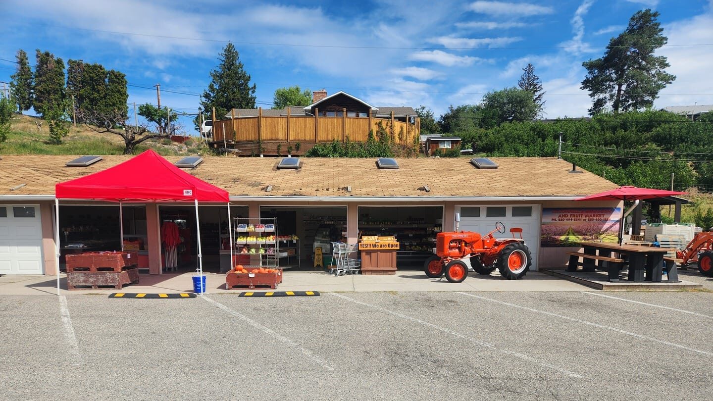 Forced to wrong size: 441x292, natural is 1024x683! McConnell's Orchards and Fruit Market - Summerland Fruit Stand